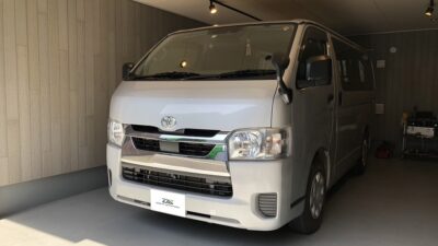 トヨタ・ハイエース　フロントガラス修理