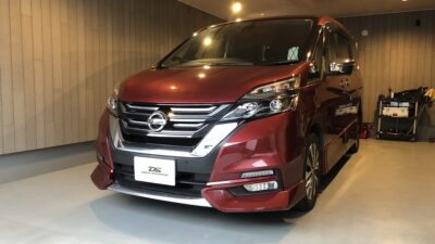 日産・セレナ　フロントガラス修理
