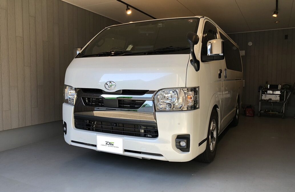 トヨタ・ハイエース　フロントガラス修理