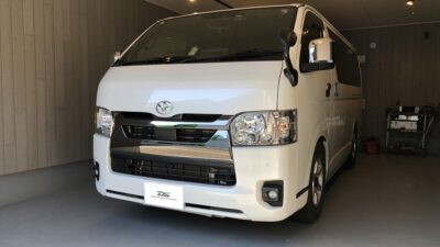 トヨタ・ハイエース　フロントガラス修理