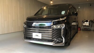 トヨタ・ヴォクシー　フロントガラス修理