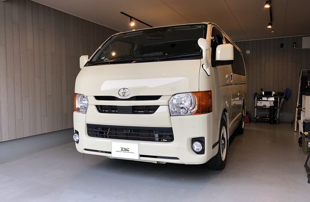 トヨタ・ハイエース　フロントガラス修理
