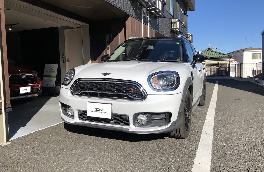 【藤沢市】MINI・クロスオーバー フロントガラス飛び石キズ修理（ヒビを目立たなく綺麗に修復）