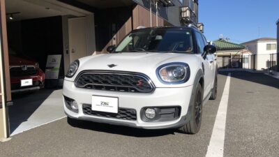 【藤沢市】MINI・クロスオーバー フロントガラス飛び石キズ修理（ヒビを目立たなく綺麗に修復）