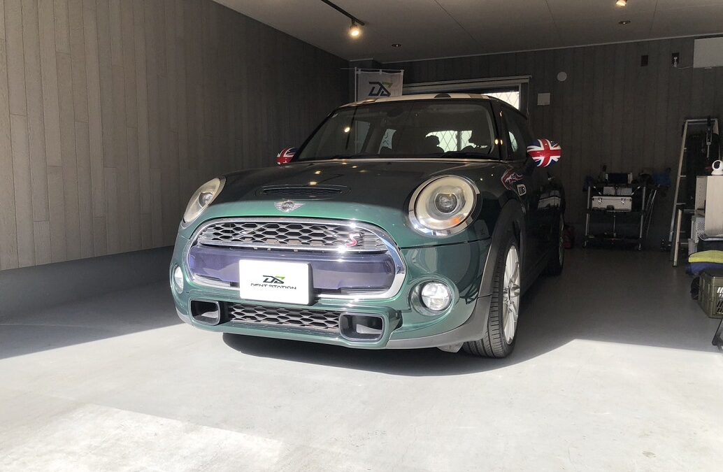 【藤沢市】MINIクーパー　フロントガラス 飛び石 修理