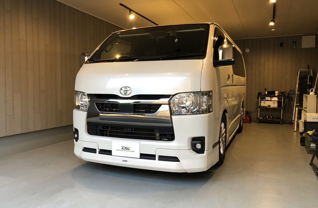【伊勢原市】トヨタ・ハイエース　フロントガラス 飛び石 修理